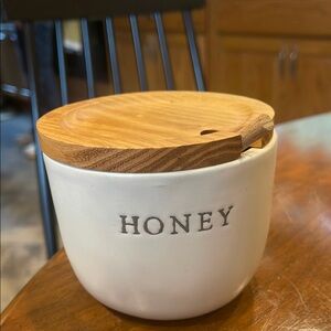 Ceramic honey pot